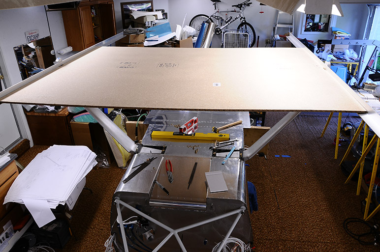2009.05.24_-_RV-8_-_Mounting_The_Main_Landing_Gear_(15)1.jpg