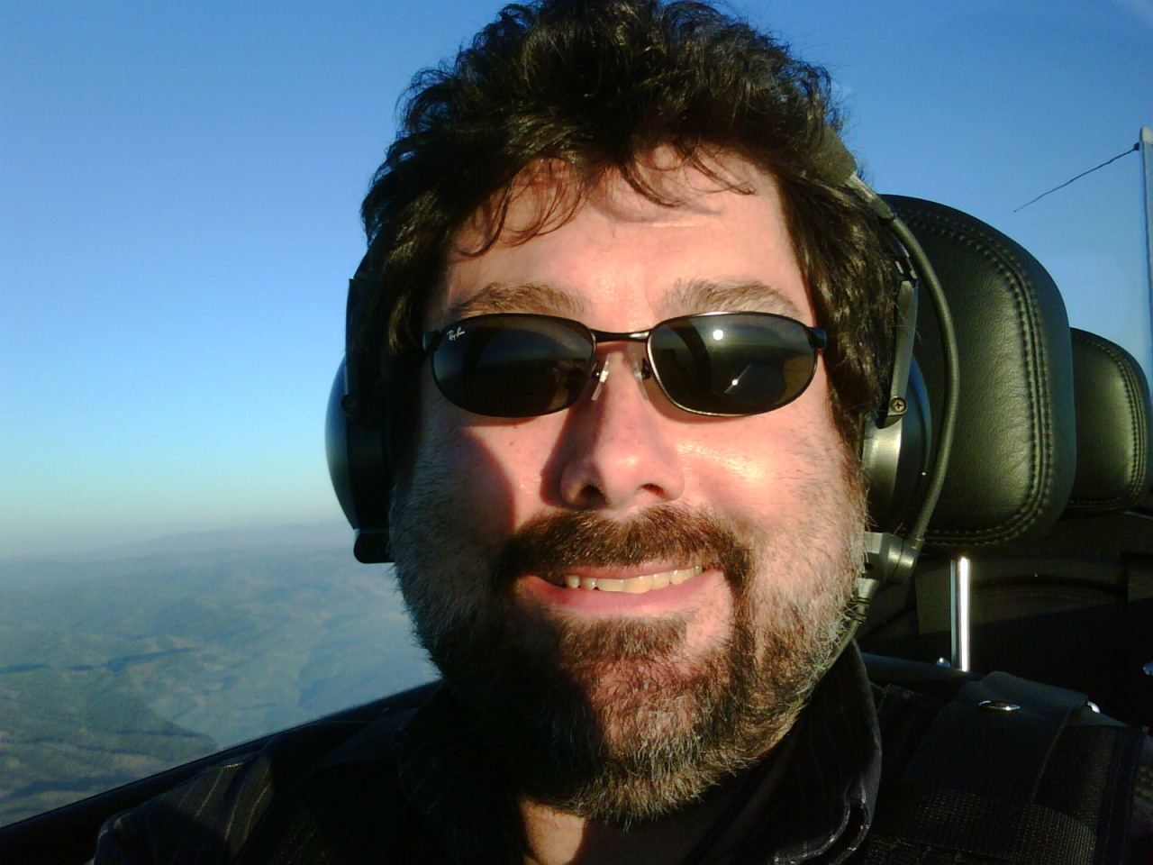 2010.05.28_-_RV-8_-_Livermore_To_Salinas_In_30_Minutes_-_That_Is_One_Proud_Airplane_Builder_Right_There_(23).jpg