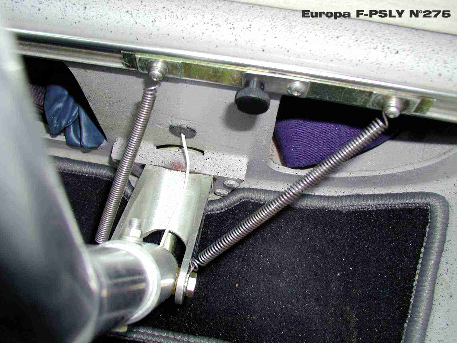 991205-Trim_aileron-1a.jpg