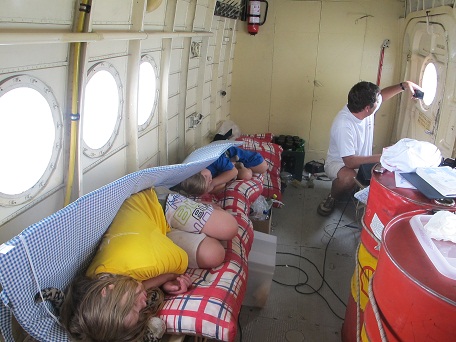 Children_are_sleeping_in_the_AN-2_but_the_radist_ius_still_awake_small.jpg