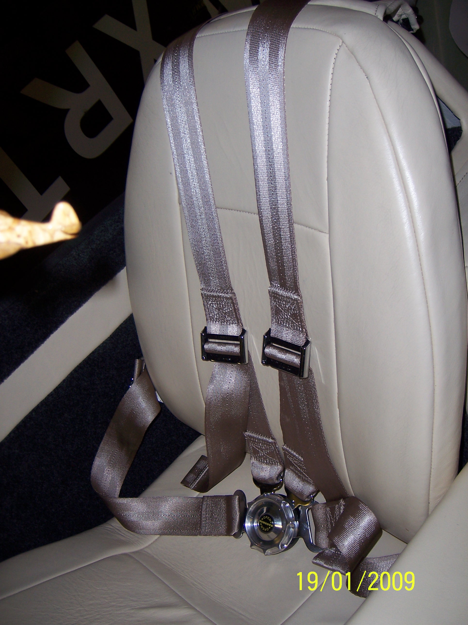 Europa´s_NOT_original_safety_belts.jpg