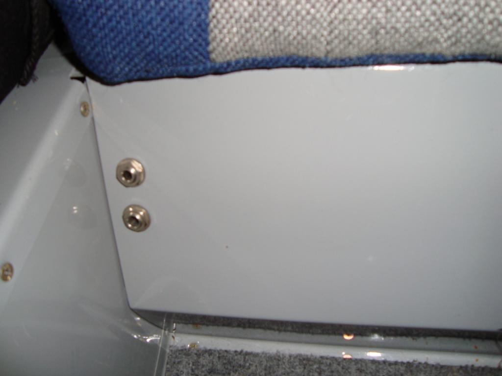 Left_rear_seat_headset_jacks.JPG