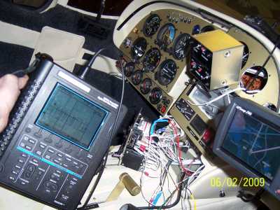 Osciloscope_between_GPS_and_API_small.jpg