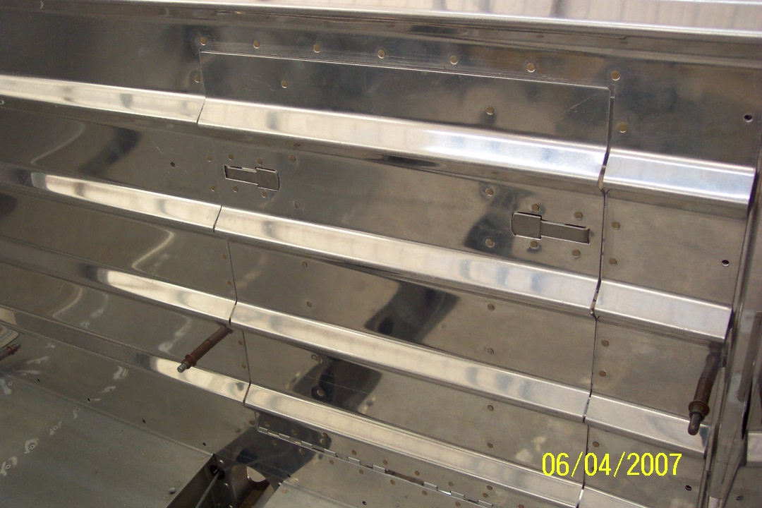 RV_10_battery_access_and_empennage_tips_002.jpg