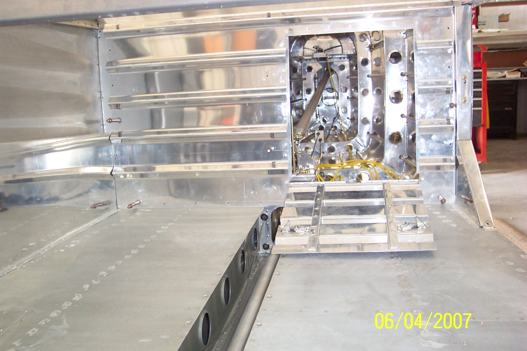 RV_10_battery_access_and_empennage_tips_004.jpg