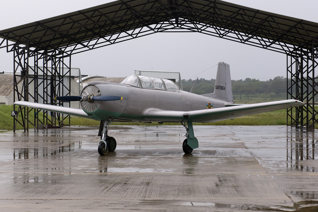 Sri-Lanka_Nanchang_PT-6_SBT1604_2.jpg