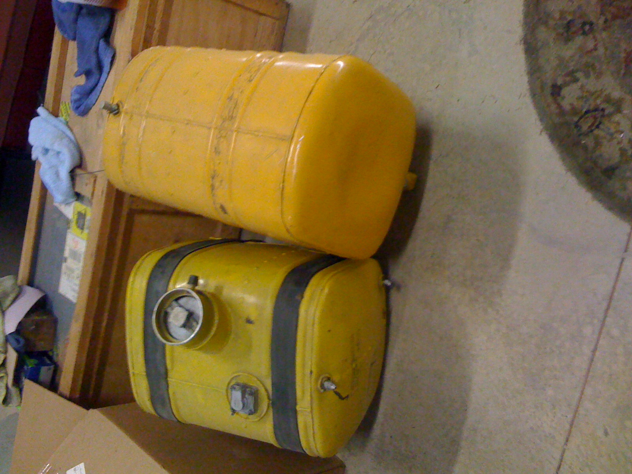 Yak_50_fuel_tank_3.jpg
