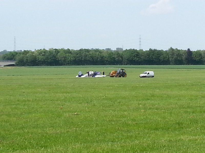 Accident Aérodrome de Namur EBNM - Dimanche 18 mai 2014 - Yak-52 (SP-YAM) - DGTA - AAIU. (800x600).jpg