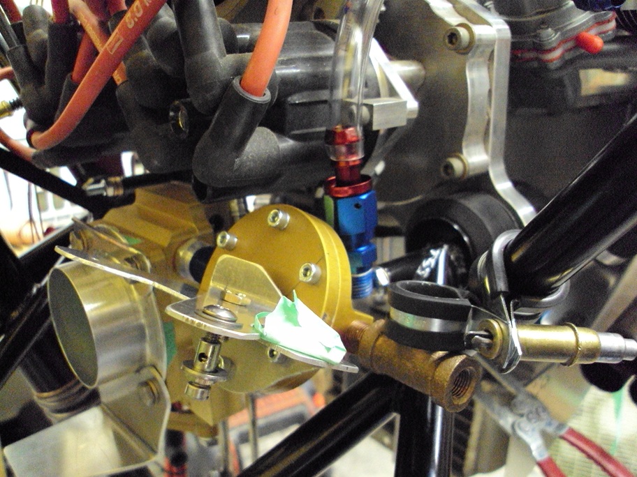 fuel regulator with clamps on tee.jpg