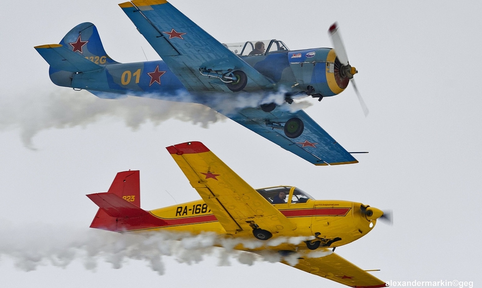 IAR-823 Johan Yak-52 Etienne Verhellen Formation Flying ;-) (1).JPG