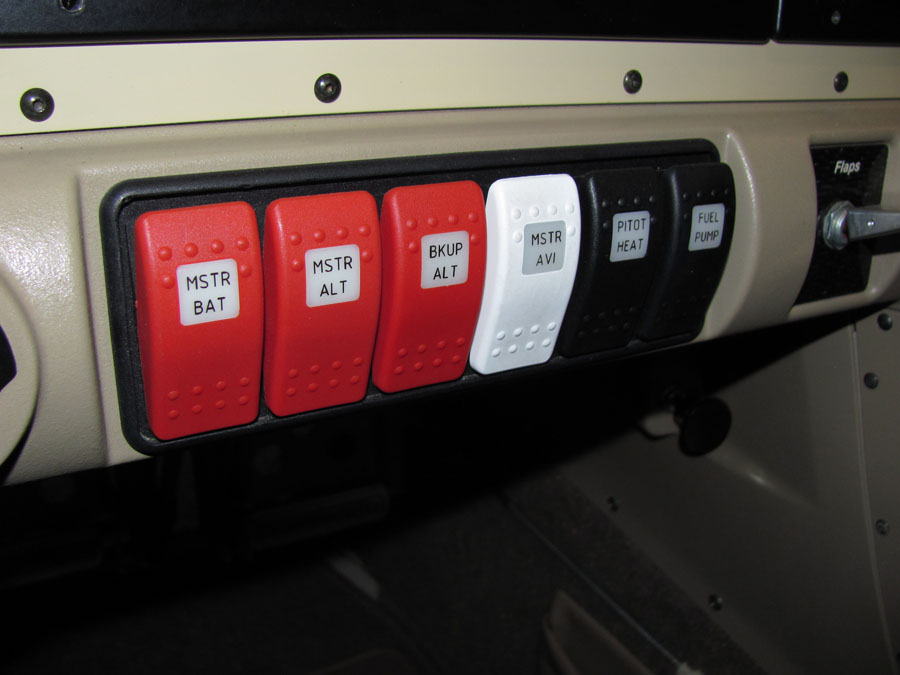 N829GW_switches.jpg