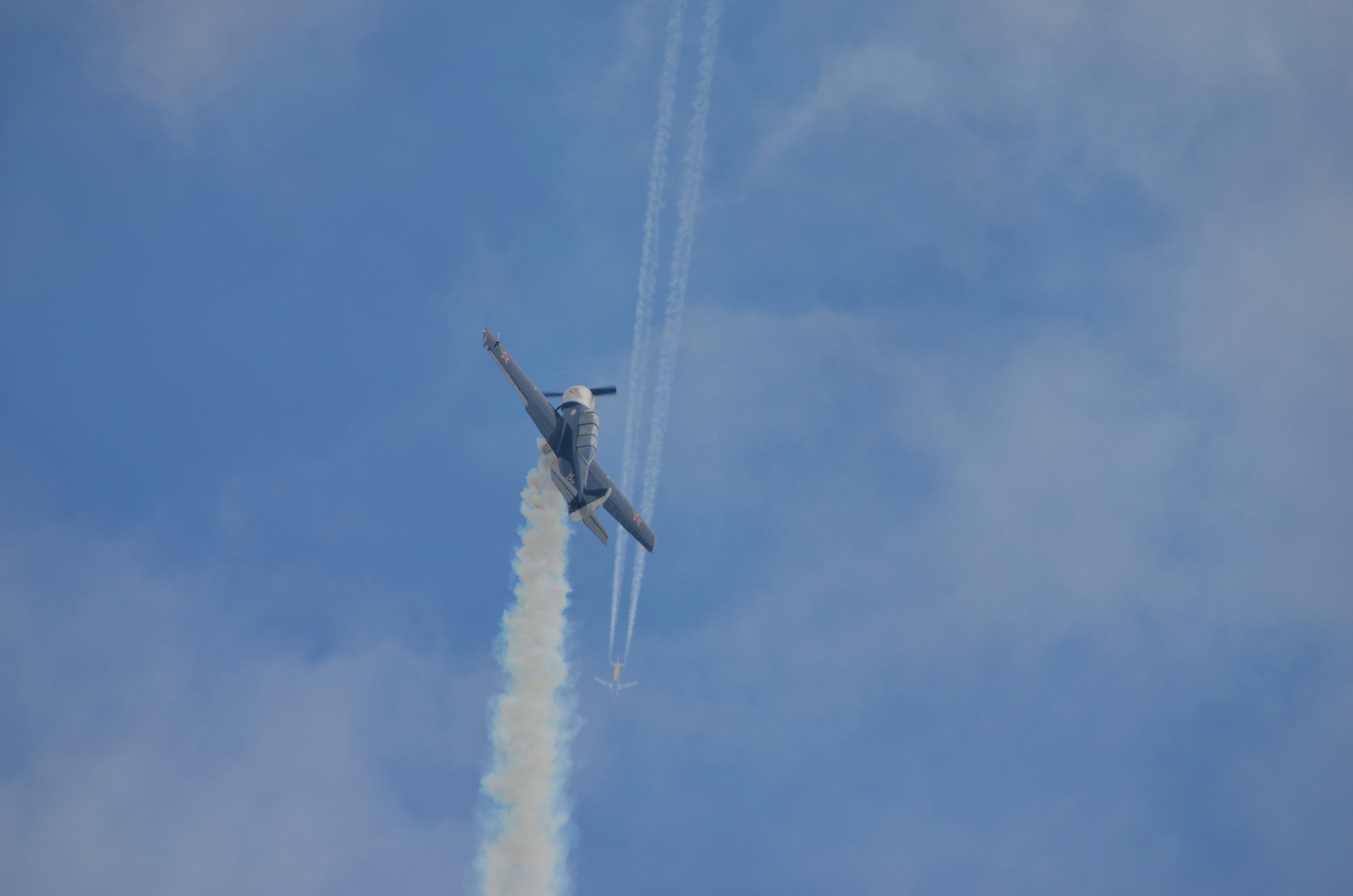 Yak-52 Etienne going up !.jpg